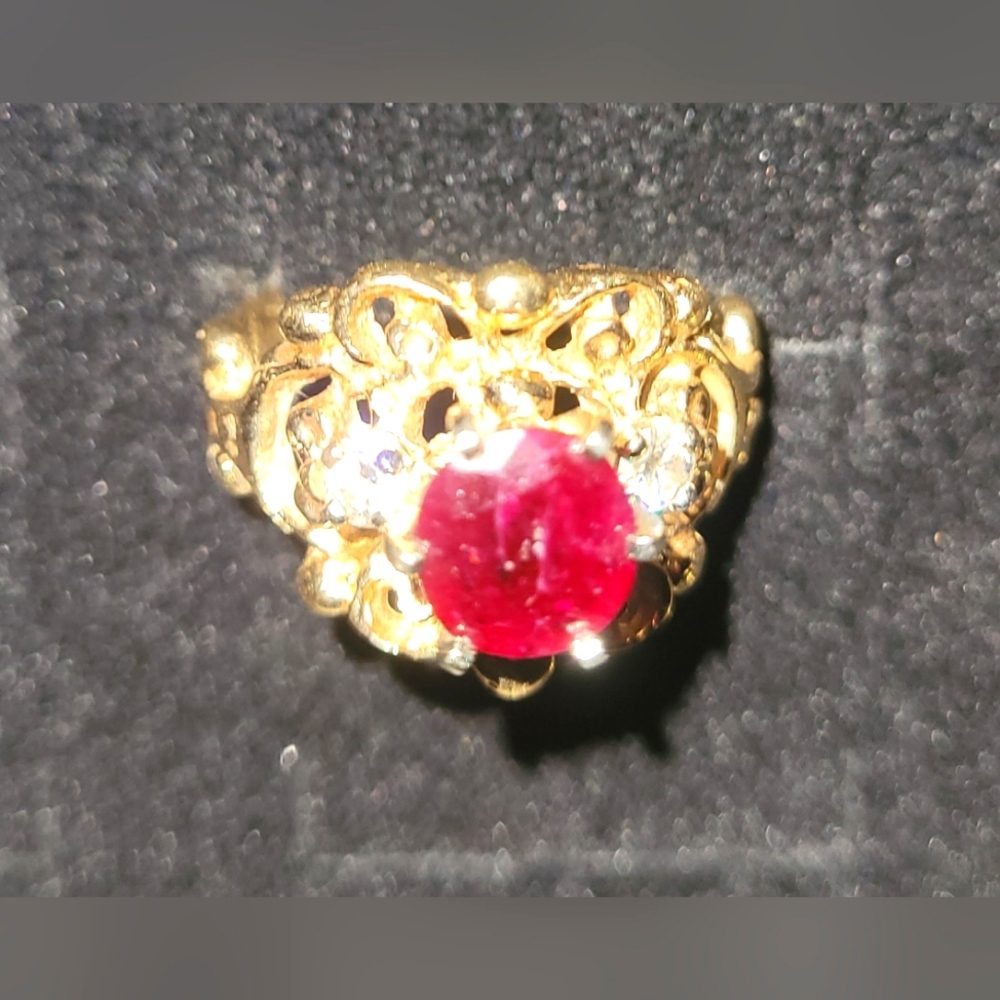 VTG 14k Solid Gold Ring with 2 carat Center GENUINE RUBY and 2 DIAMOND  8:47g